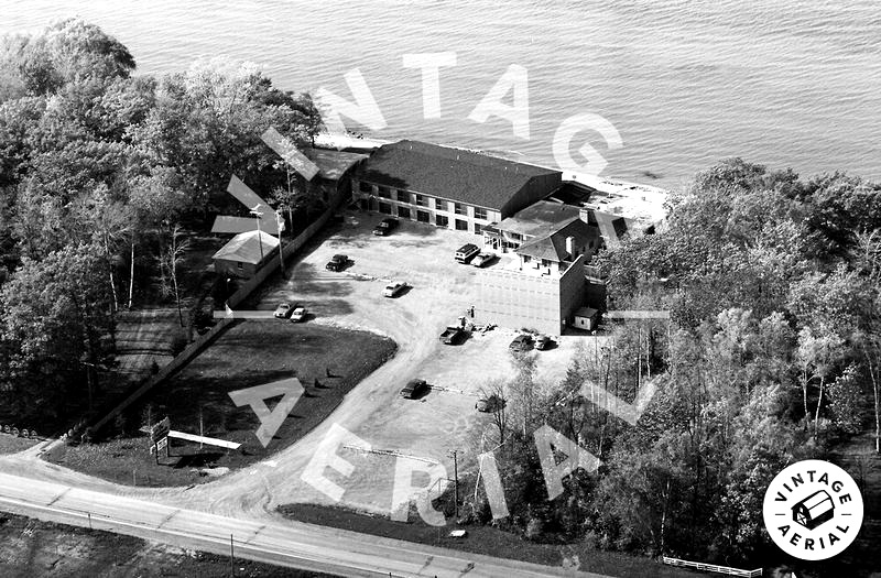The Breakers Restaurant and Motel (Castaways) - 1981 Aerial